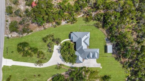 209 Canyonwood Dr, Mount Sharp, TX 78620-3917