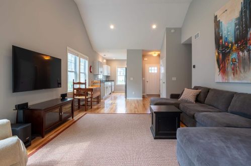 51 Picnic Rock Dr, Dover NH  03820-4709 exterior