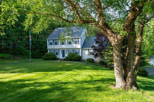 7 Williamine Dr, Newton, NH 03858-4011