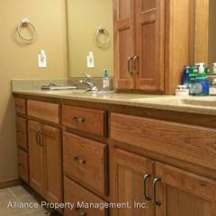 5437 Stone Crest Dr, Manhattan KS  66503-8795 exterior