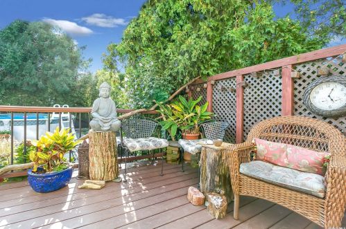 15 16th St, New Hyde Park NY  11040-4914 exterior