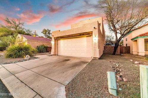 6154 Integrity Dr, Tucson, AZ 85704-5300