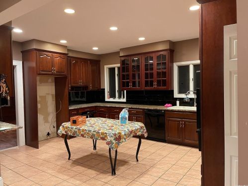 607 Broadway, Cedarhurst, NY 11516-2601