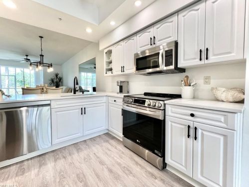 8655 Naples Heritage Dr, Naples, FL 34112-2792