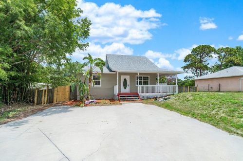 348 Palms Ave, Fort Pierce, FL 34982-7054