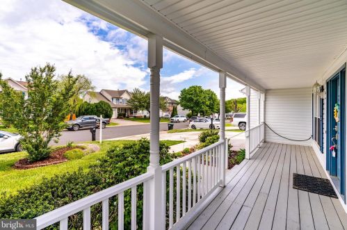 5735 Rocksbury Ln, Woodbridge, VA 22193-3811
