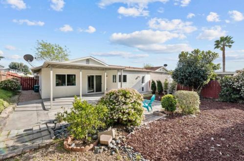 1455 Highridge Dr, Oceanside CA  92056-3050 exterior