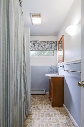 161 Heritage Rd, Putnam CT  06260-2737 exterior