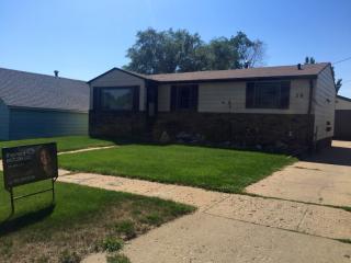 28 3rd St, Dickinson ND  58601-5253 exterior