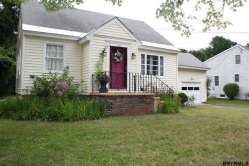 16 Englehart Dr, Schenectady, NY 12302-5104