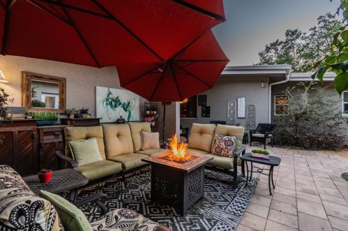 5148 31st Ave, Saint Petersburg FL  33707-5600 exterior