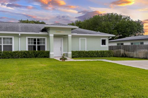8545 Sunset Dr, West Palm Beach, FL 33410-6238