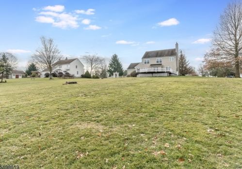 19 Country Meadow Rd, Hackettstown NJ  07840-5209 exterior