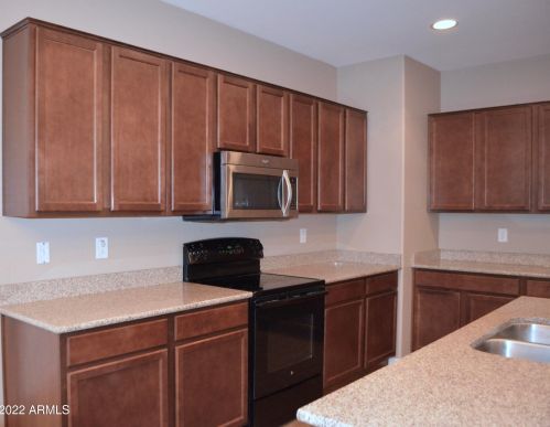 895 Annie Ln, Gilbert, AZ 85296-1447