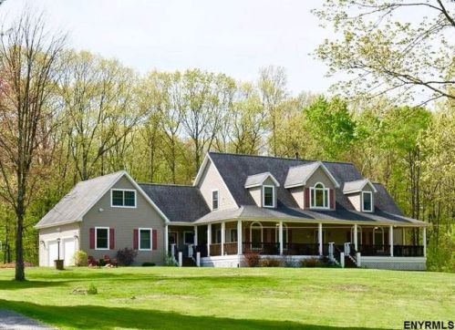 25 Anthony Dr, Burnt Hills, NY 12019-2516