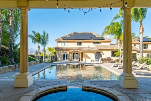 22140 Rolling Ridge Dr, Santa Clarita CA  91350-3308 exterior