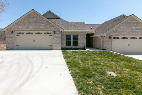 381 Moon Bay Dr, Suwanee, KY 42055