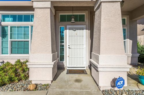 9247 Brown Rd, Elk Grove CA  95624-3917 exterior