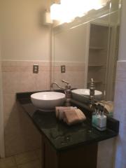 255 Cottonwood Rd, Hartford CT  06111-4219 exterior