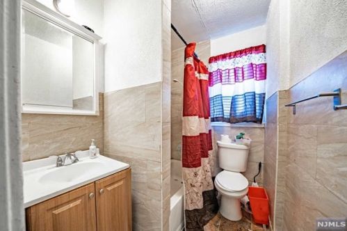 69 Macarthur Ave, Outwater NJ  07026-1520 exterior