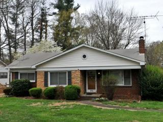 2216 Ashley Rd, Charlotte NC  28208-4660 exterior