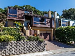 1809 Oak Knoll Dr, Belmont, CA 94002-1752