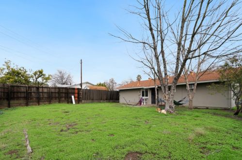 7313 Hutchins Way, North Highlands CA  95660-3437 exterior