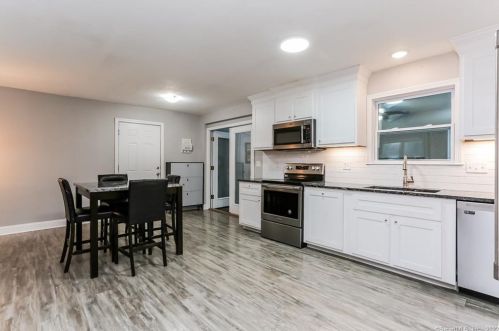 54 Woodbridge Rd, Glastonbury CT  06033-2925 exterior