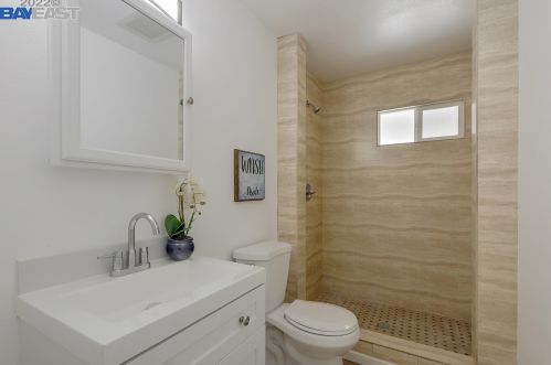 1802 88th Ave, Oakland CA  94621-1008 exterior