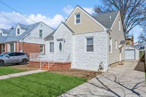 20 Kamda Blvd, New Hyde Park, NY 11040-3136