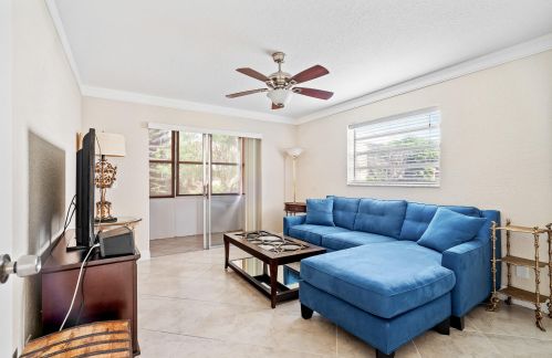 16 Burgundy A, Delray Beach FL  33484-5402 exterior