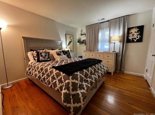 11 Camelot Dr, Norwalk CT 06850-2413 exterior