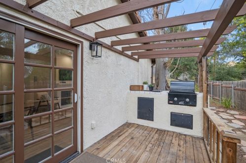 30807 Arlington St, Santa Clarita CA  91384-2453 exterior