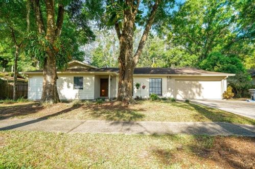 1030 Wildrose Dr, Lutz, FL 33549-5656