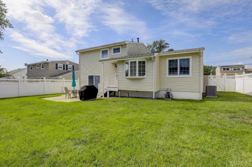 14 Twain Ave, Old Bridge NJ  08857-2109 exterior