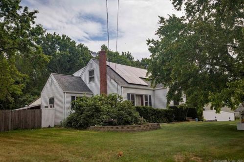 44 Saginaw St, Wapping, CT 06074-2122
