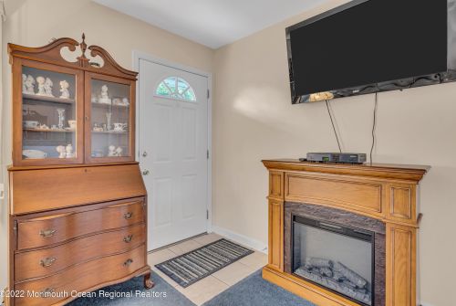 10 Trinity Pl, Jackson Twp NJ  08527-1822 exterior