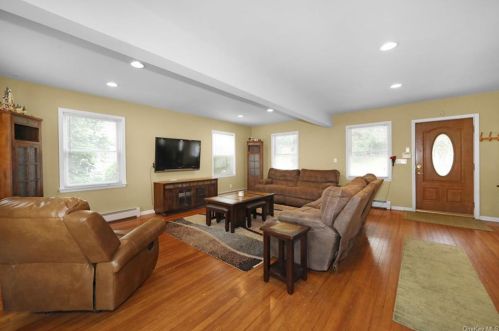 57 Wayne Ave, Airmont NY  10901-4617 exterior