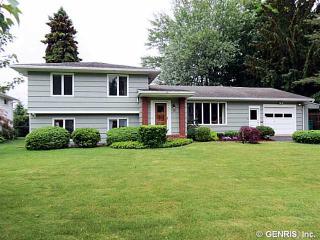 15 Northwick Dr, Rochester, NY 14617-5633