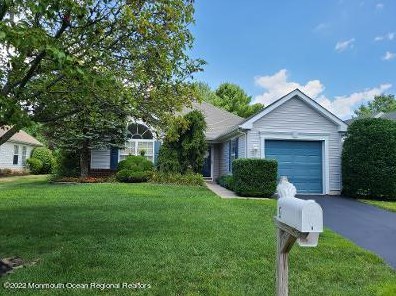 9 Schoolhouse Ln, Lakewood, NJ 08701-5759