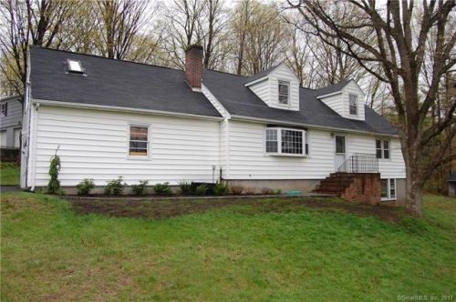 33 Sky Edge Dr, Bethel, CT 06801-1027