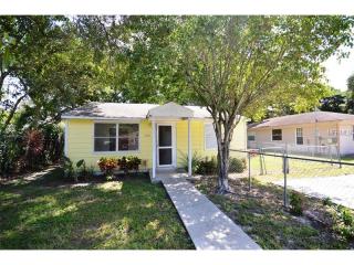 2105 11th St, Bradenton, FL 34205-7017