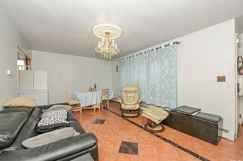 58 Maple St, Central Islip NY  11722-3130 exterior