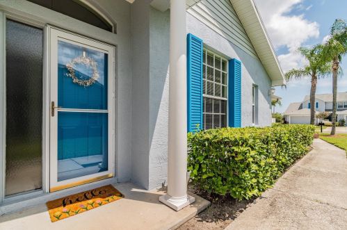 218 Hemingway Dr, Oldsmar, FL 34677-4633
