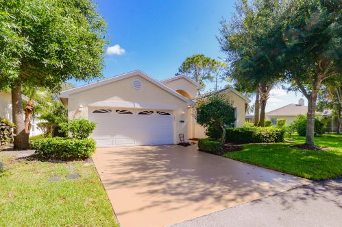 533 Lambrusco Dr, Fort Pierce, FL 34986-1702