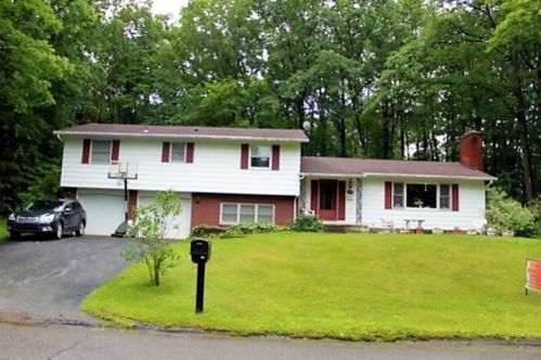 658 Forest Ln, Franklin, PA 16323-1818