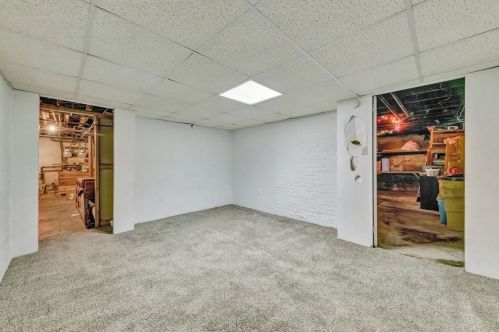 1025 Chartiers Ave, Pittsburgh PA  15220-4852 exterior