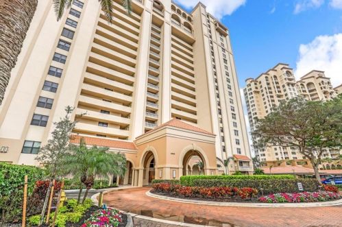 6585 Nicholas Blvd, Naples FL  34108-7207 exterior