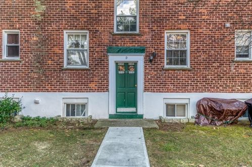 33 Fieldstone Dr, Hartsdale NY  10530-1562 exterior