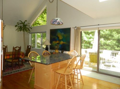 231 Briarwood Dr, Somers Town NY  10589-1810 exterior